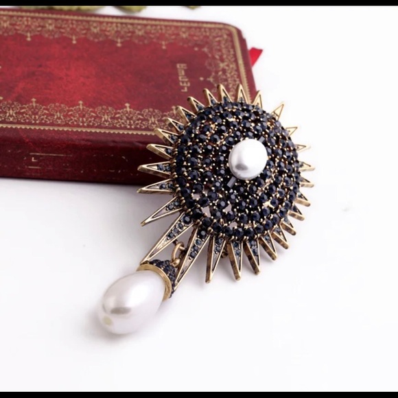 Last one Vintage ArtDeco Victorian pearl and crystal Brooch - Picture 2 of 5
